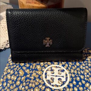 Tory Burch soft pebbled black slim leather gold Logo,9/10. Cards,coin & bills.